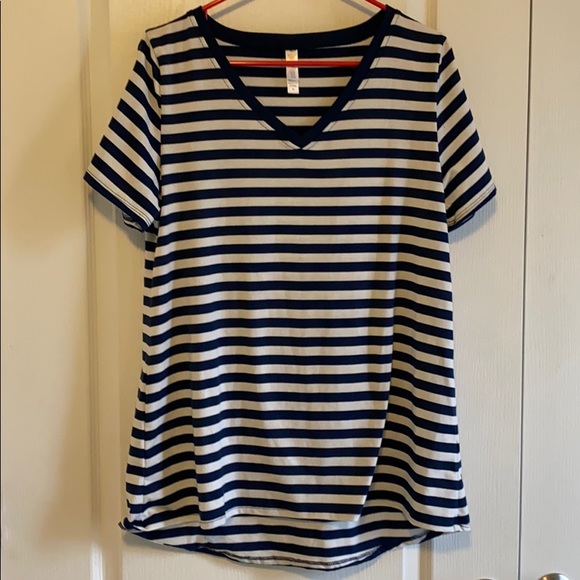 LuLaRoe Tops - M LuLaRoe Christy. EUC!